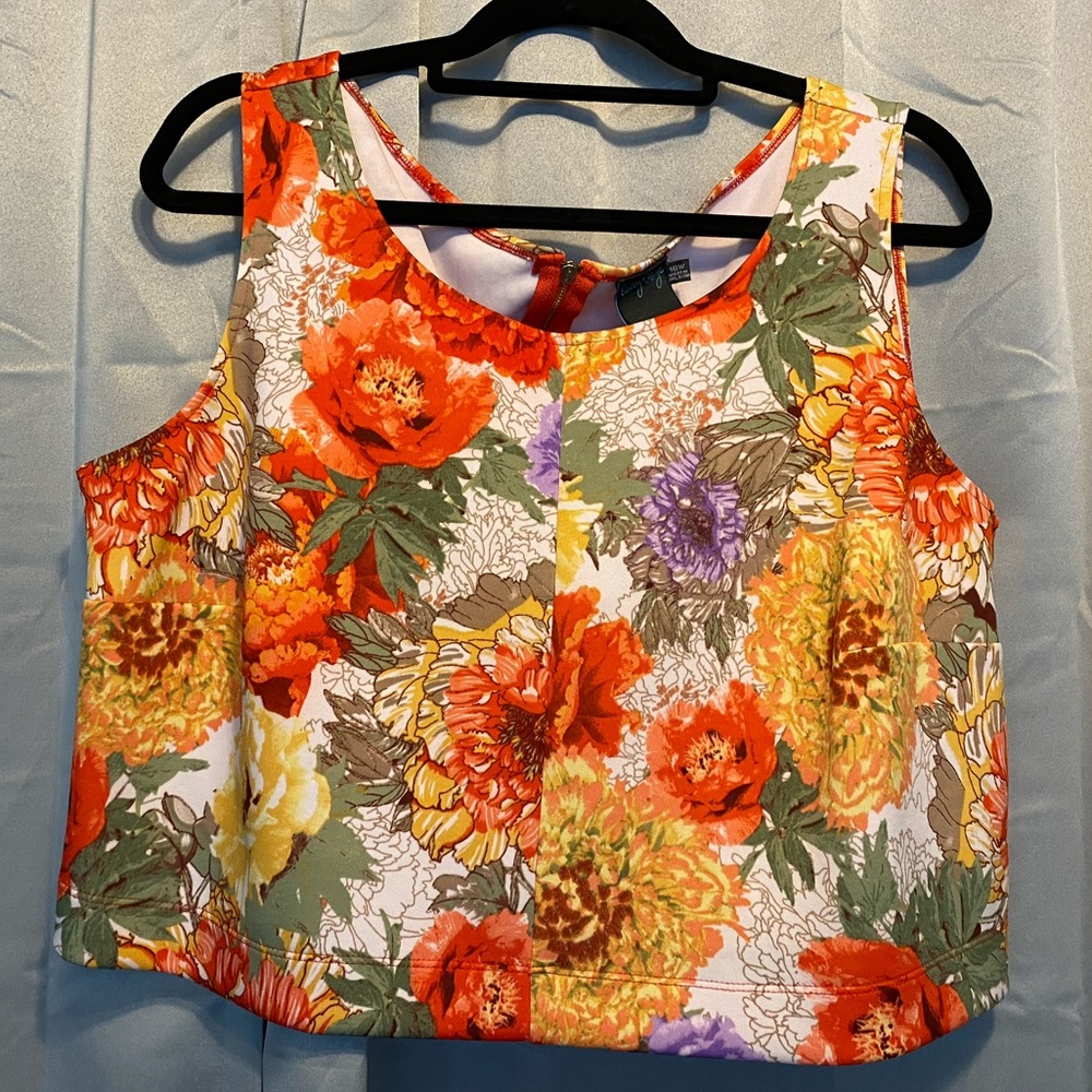 Gabby Skye Floral Crop Top w/ Gold Zipper Detail